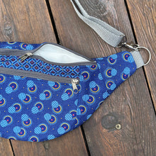 Load image into Gallery viewer, Shweshwe Moonbag
