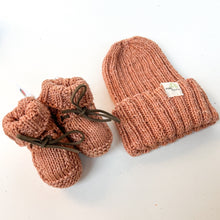 Load image into Gallery viewer, Booties and Beanie Set
