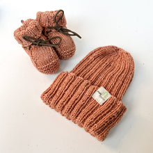 Load image into Gallery viewer, Booties and Beanie Set
