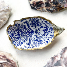 Load image into Gallery viewer, Decoupage Oyster Shell

