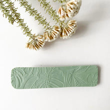 Load image into Gallery viewer, Handmade Clay Hairclip  - Green
