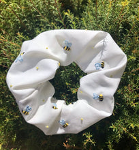 Load image into Gallery viewer, DIY Embroidery Kit - Bee Scrunchie
